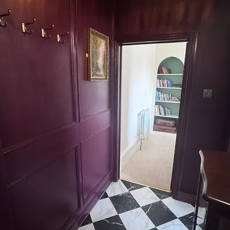 Victorian Retreat Apartment *