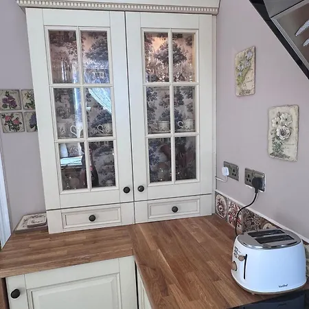 Victorian Retreat Apartment
